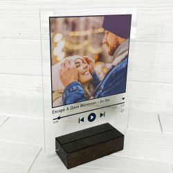 Друк на прозорому акрилі 15х20 з дерев'яною підставкою